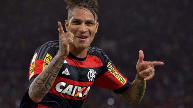Paolo Guerrero estuvo diablo y anotó tres goles hoy en la práctica del Flamengo. 
