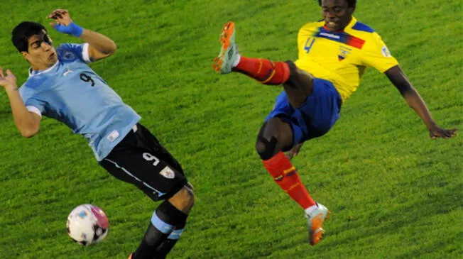 Juan Carlos Paredes se cayó de la cama y es duda en la Selección de Ecuador. 