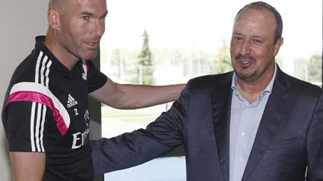 Zinedine Zidane y Rafa Benítez se saludan en Valdebebas.