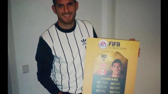 Carlos Zambrano mostrando el reconocimento de FIFA16