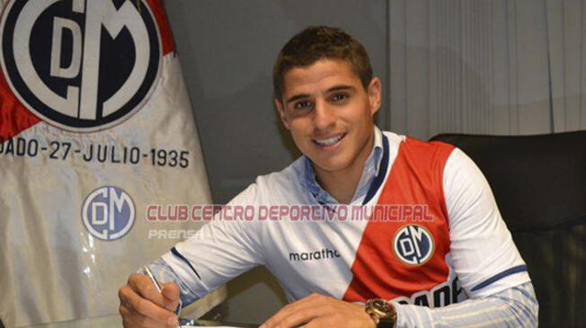 Aldo Corzo firmó contrato con Municipal Aldo Corzo firmó contrato con Municipal