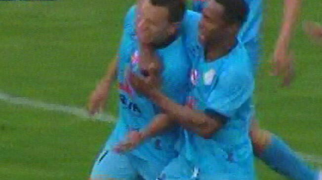 Real Garcilaso vs. César Vallejo: Gary Correa celebra su golazo con Felix Borja.
