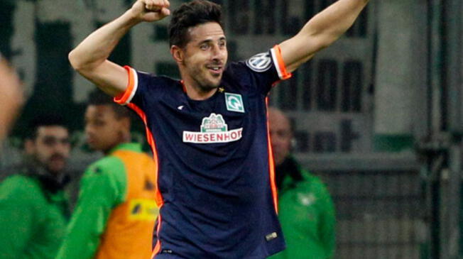Claudio Pizarro celebra su golazo al Borussia Monchengladbach.
