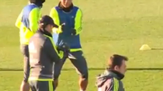 Cristiano Ronaldo imita el incidente de James Rodríguez en el entrenamiento del Real Madrid.