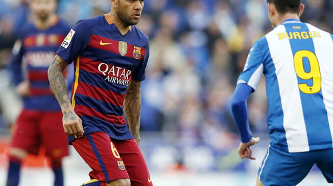 Dani Alves atacó a la prensa española, pero el Barcelona rechazó los fuertes calificativos. 