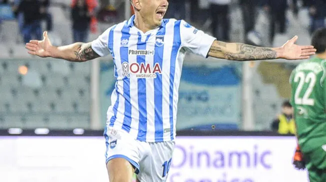 Gianluca Lapadula celebra un gol suyo con el Pescara.