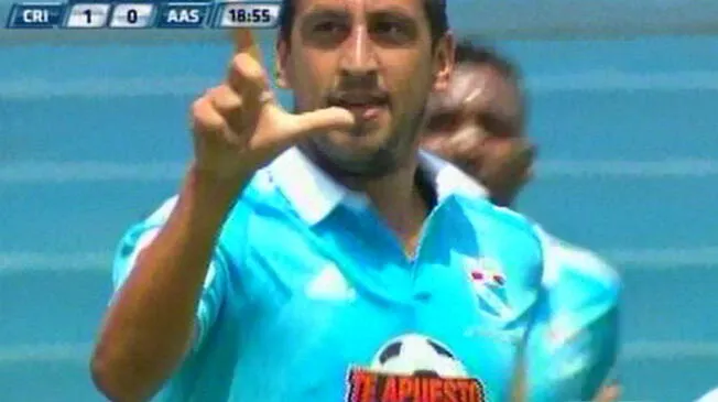 Renzo Sheput celebra su golazo a Alianza Atlético.