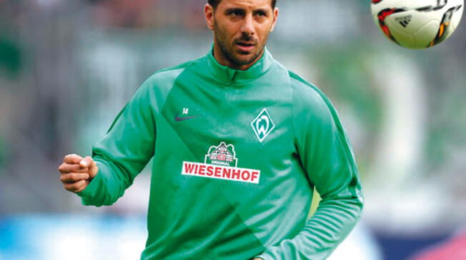 Claudio Pizarro no terminó el entrenamiento y es duda para el Werder Bremen vs. Bayern Múnich.