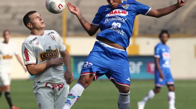 Joao Villamarín enfrenta a Universitario con camiseta de Unión Comercio en 2015.
