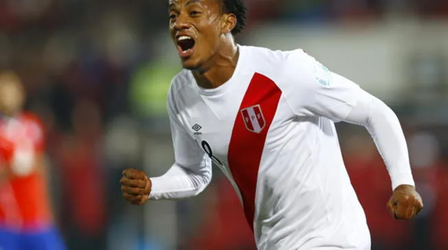 André Carrillo celebra el gol de Perú a Chile en la Copa América 2015.