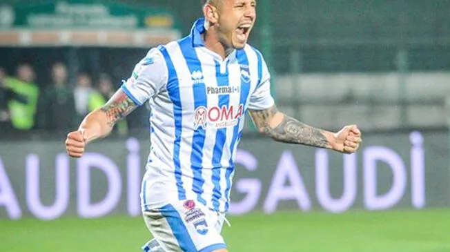 Gianluca Lapadula celebra un gol con el Pescara.