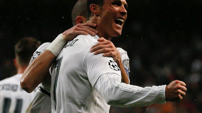 Cristiano Ronaldo celebra su segundo gol al Wolfsburgo con Pepe.