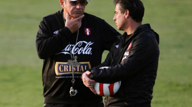 Sergio Markarián y Pablo Bengoechea, durante su etapa en la Selección Peruana.