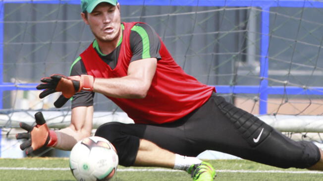 George Forsyth se luce en los entrenamientos de Alianza Lima.