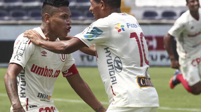 Raúl Ruidíaz y Edison Flores celebran el gol de la "U" a Alianza en Matute.