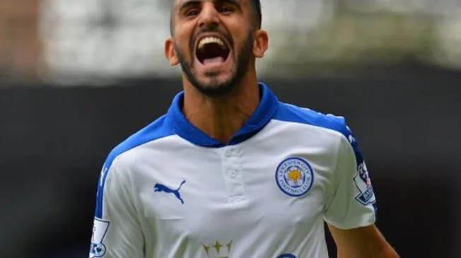 Riyad Mahrez celebra un gol con el Leicester City.