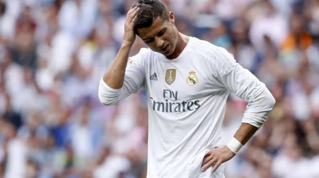 Cristiano Ronaldo se lamenta de una ocasión perdida en el Real Madrid.