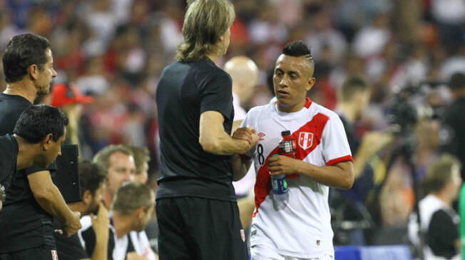 Christian Cueva y Ricardo Gareca durante el amistoso Perú-EE.UU. del año pasado.