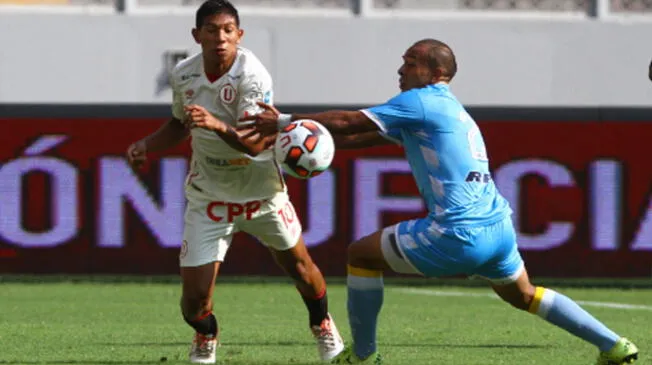 Edison Flores supera a un contrario en el "U"-La Bocana del Apertura.
