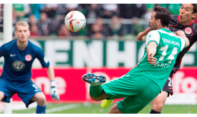 Claudio Pizarro en posición inválida en gol de la salvación