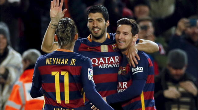 Neymar, Suárez y Neymar celebran el gol del Barcelona al Valencia en Copa del Rey.