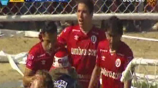 Adrián Ugarriza celebra su gol con Guastavino y Guti.