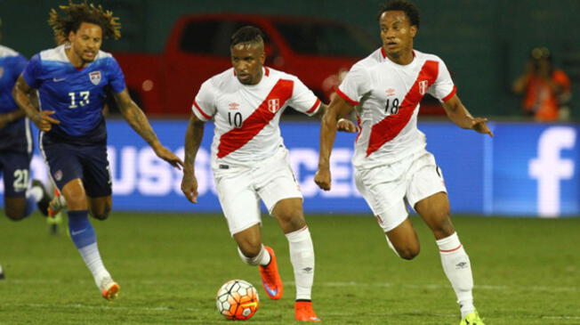 Jefferson Farfán y André Carrilo, durante el amistoso Perú-Estados Unidos del 2015.