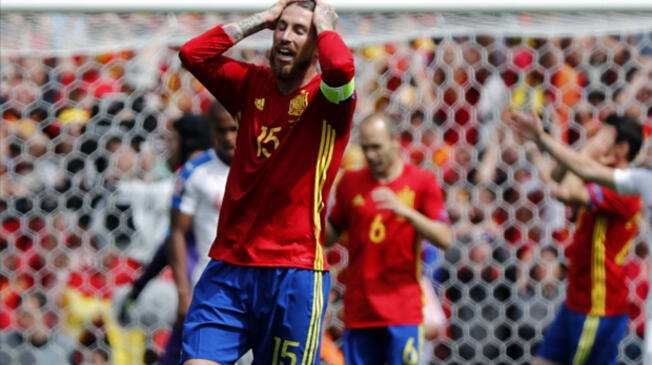 Sergio Ramos se lamenta de una opción en el España-Eslovaquia.