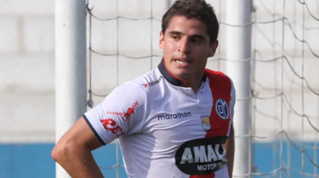 Aldo Corzo se lamenta de una ocasión en Deportivo Municipal.