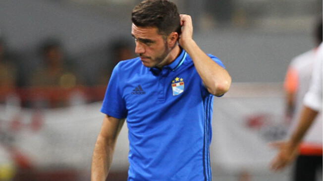Mariano Soso se lamenta durante un partido de Sporting Cristal.