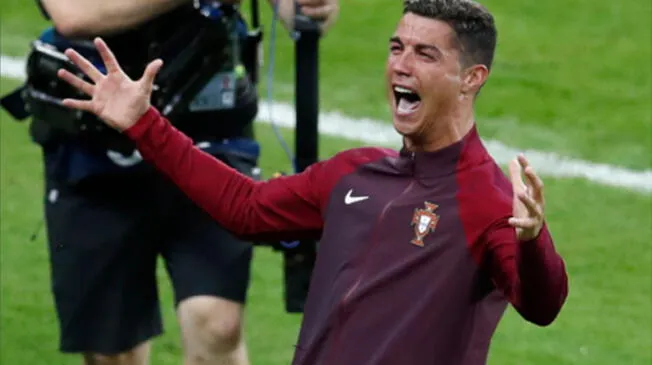Cristiano Ronaldo celebra el título de la Eurocopa.