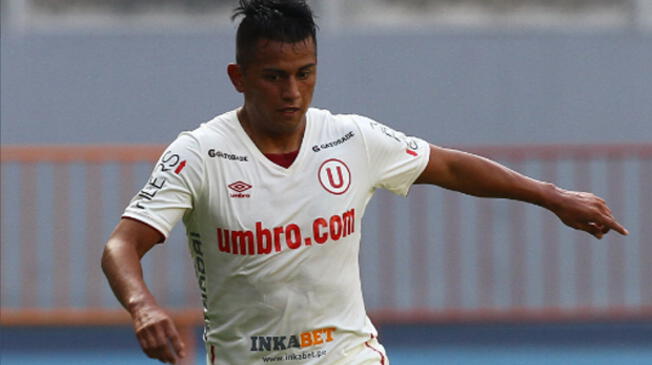 Diego Chávez durante un partido con Universitario.