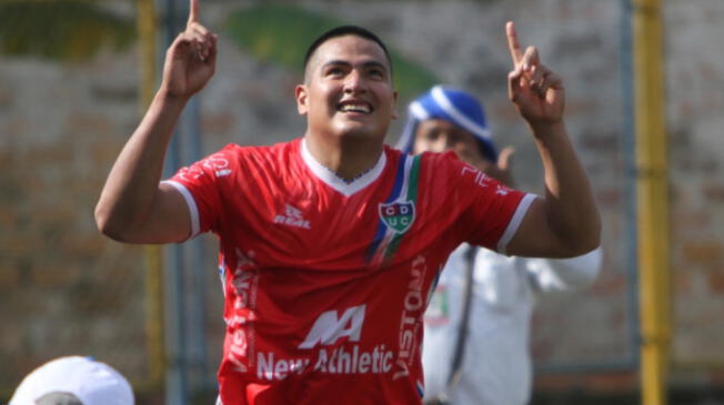 Diego Mayora celebra su gol a Universitario.