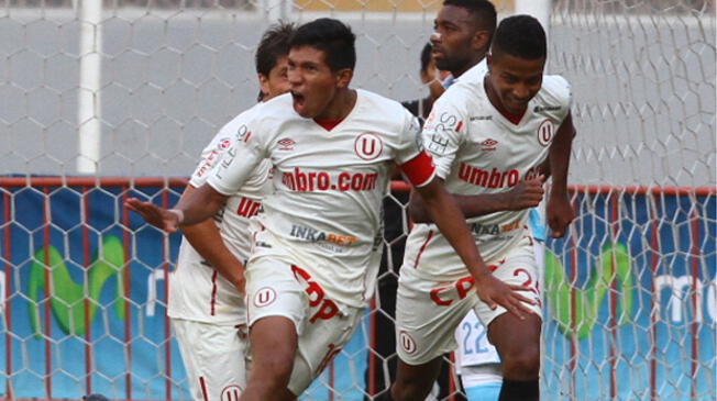 Édison Flores y Andy Polo celebran el gol del primero a Sporting Cristal en el Torneo Apertura.