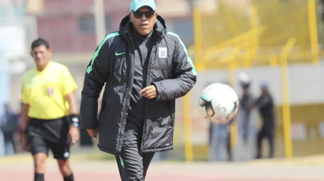 Hinchada de Alianza Lima muy molesta con la gestión de 'Mou' en el banquillo
