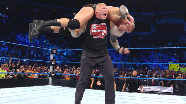 Brock Lesnar aparece en SmackDown Live! y le aplicó un F5 a Randy Orton