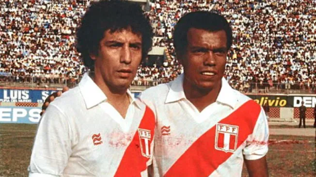 César Cueto y Teófilo Cubillas durante su etapa en la Selección Peruana.