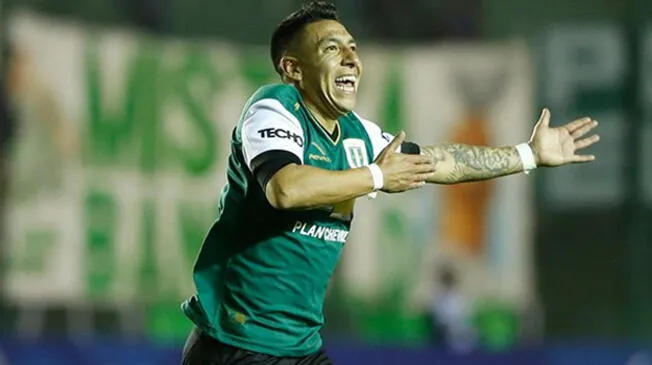 Brian Sarmiento celebra su golazo a San Lorenzo en la Copa Sudamericana.