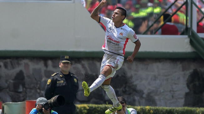 Raúl Ruidíaz celebra un gol suyo en Monarcas Morelia.