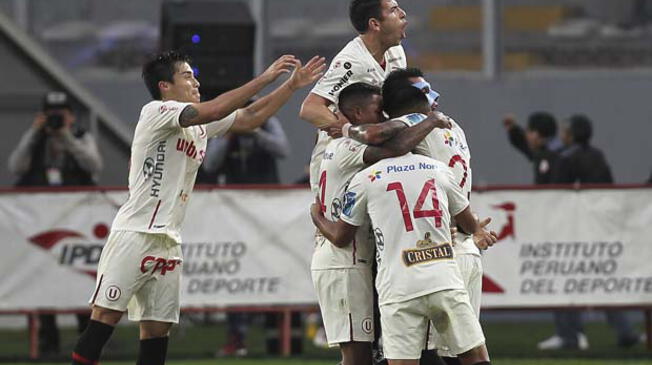 Universitario celebra el gol de Rengifo ante Alianza Lima.
