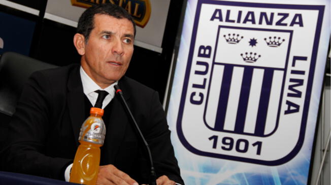 Gustavo Zevallos durante su presentación como gerente deportivo de Alianza Lima.