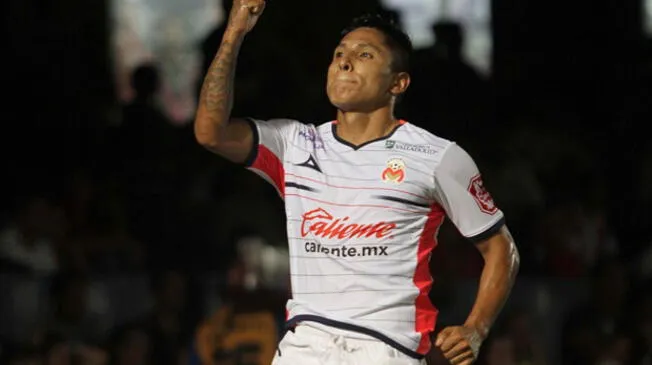 Raúl Ruidíaz celebra su golazo al Veracruz.