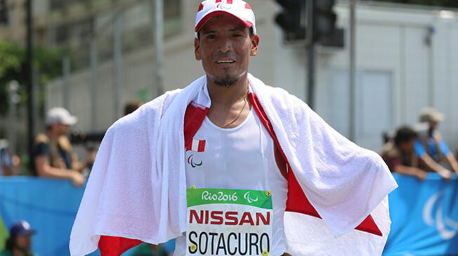 Efraín Sotacuro posa tras lograr el cuarto puesto en la maratón de Río 2016.