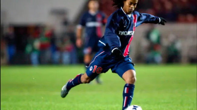 Ronaldinho fue uno de los mejores jugadores que pasó por el PSG. Luego de estar en París se mudó a Barcelona.