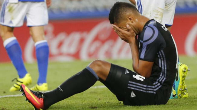 Casemiro se lamenta de una lesión en el Real Sociedad-Real Madrid.