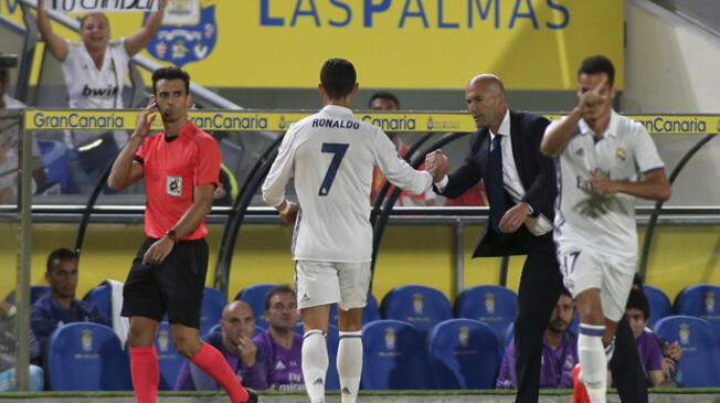 Momento que Cristiano Ronaldo es cambiando ante Las Palmas 