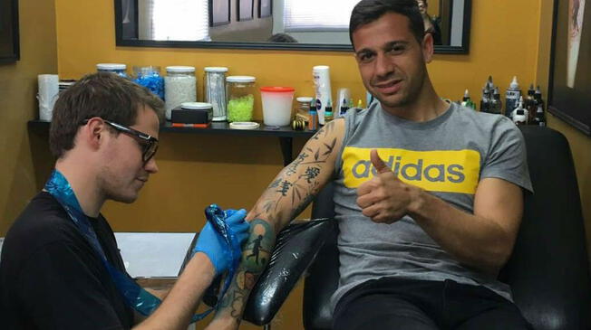 Universitario: Diego Guastavino sorprendió al mostrar nuevo tatuaje.