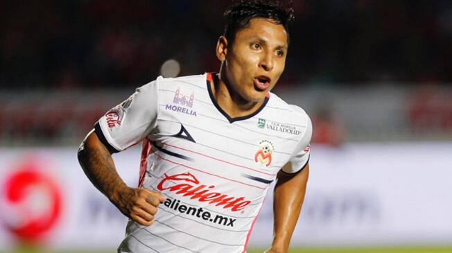 Raúl Ruidíaz celebra uno de sus goles al Veracruz.