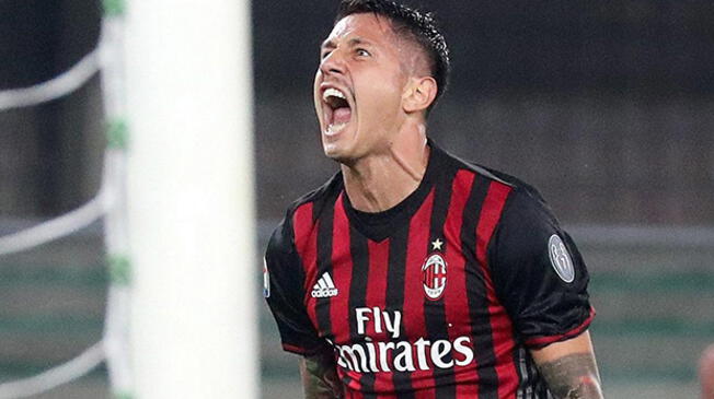 Gianluca Lapadula grita tras perder una ocasión de gol con AC Milan.