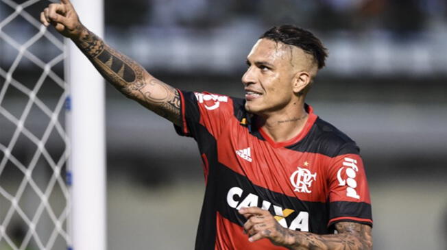 Paolo Guerrero celebra un gol con Flamengo.